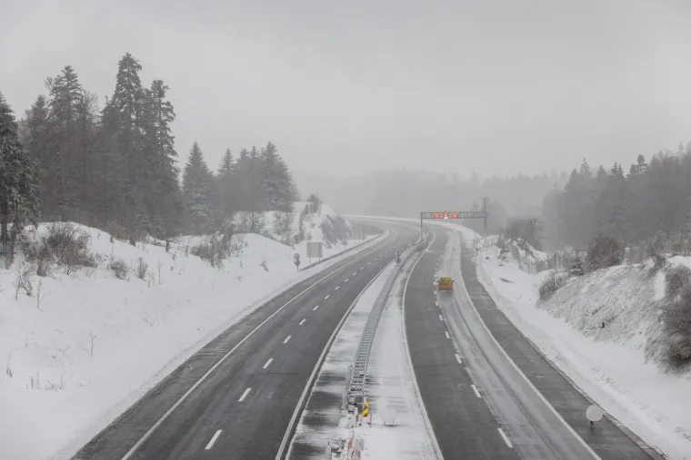 Pogledajte ovu snježnu rapsodiju u Gorskom kotaru, počeo je padati snijeg!