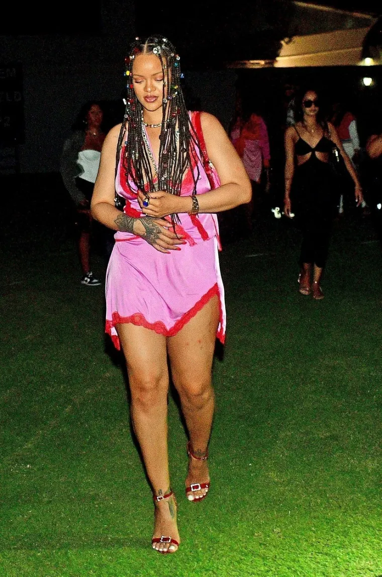Rihanna: Pravo ime joj je  Robyn Rihanna Fenty. 