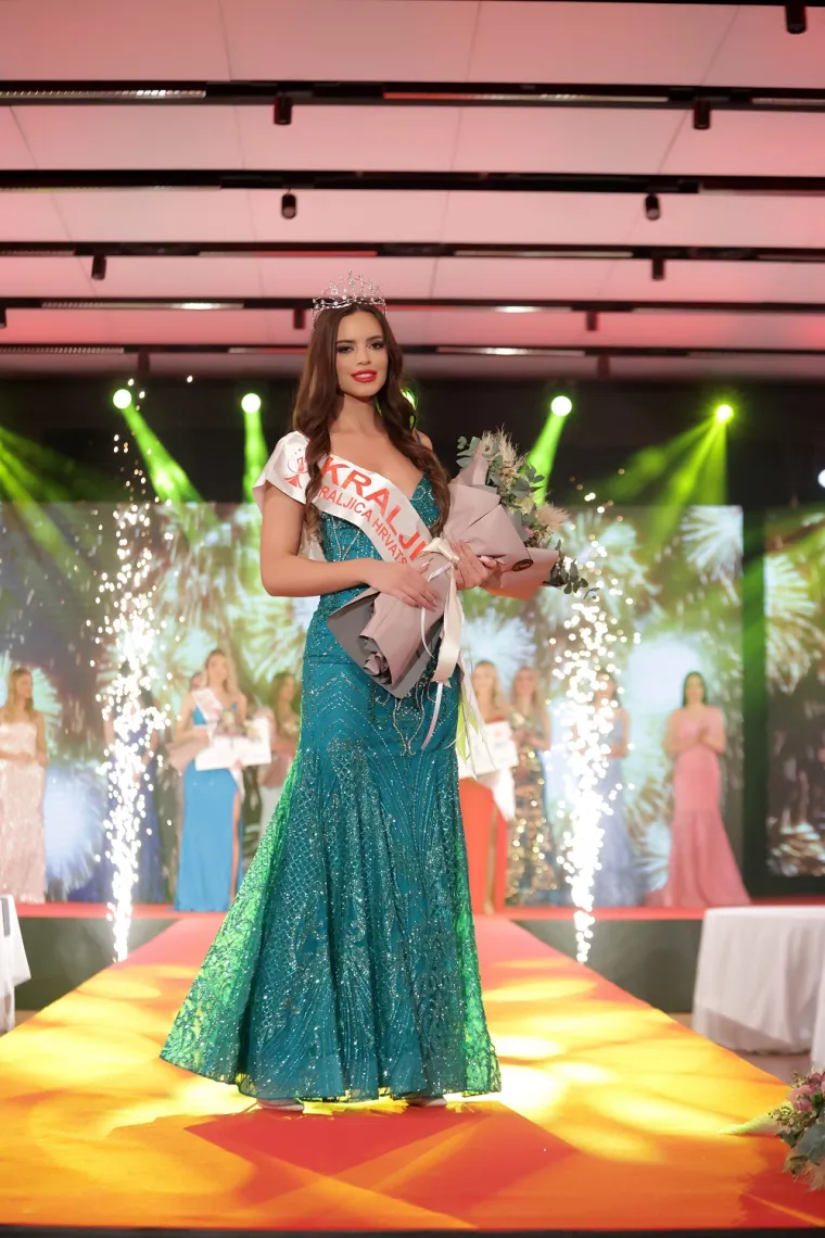 Okrunjena je nova Kraljica Hrvatske: Žiriju zaista nije bilo lako odabrati najljepšu među ovim zanosnim djevojkama
