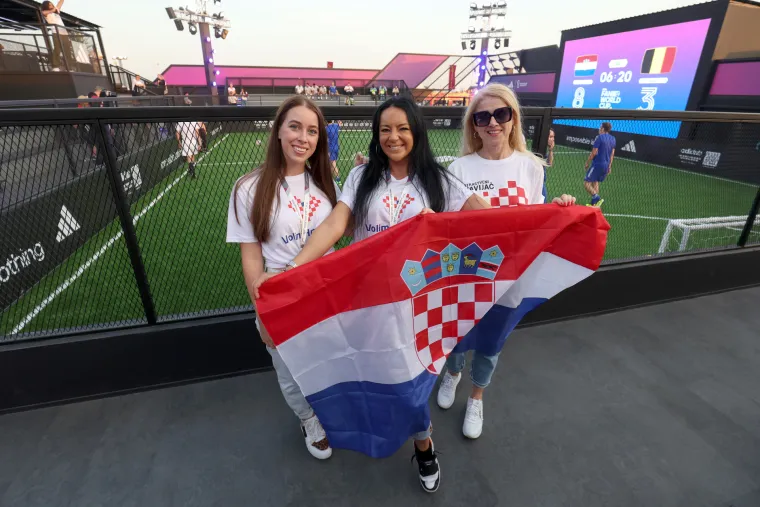 Dok se reprezentacije pripremaju za konačni ogled, navijači &apos;srebrnih&apos; i &apos;brončanih&apos; s prošlog Mundijala su odigrali svoj derbi, a što se ishoda tiče potpisali bih odmah da se ponovi sutra iako je malo vjerojatno.