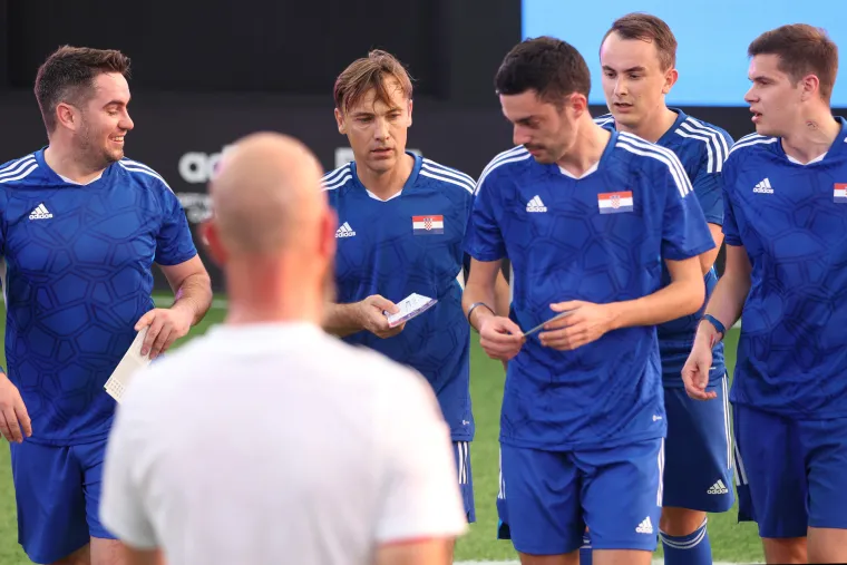 Ovakva dominacija naših navijača ne treba čuditi kada su u svojim redovima imali prekaljenog bivšeg Vatrenog – Darija Šimića. 