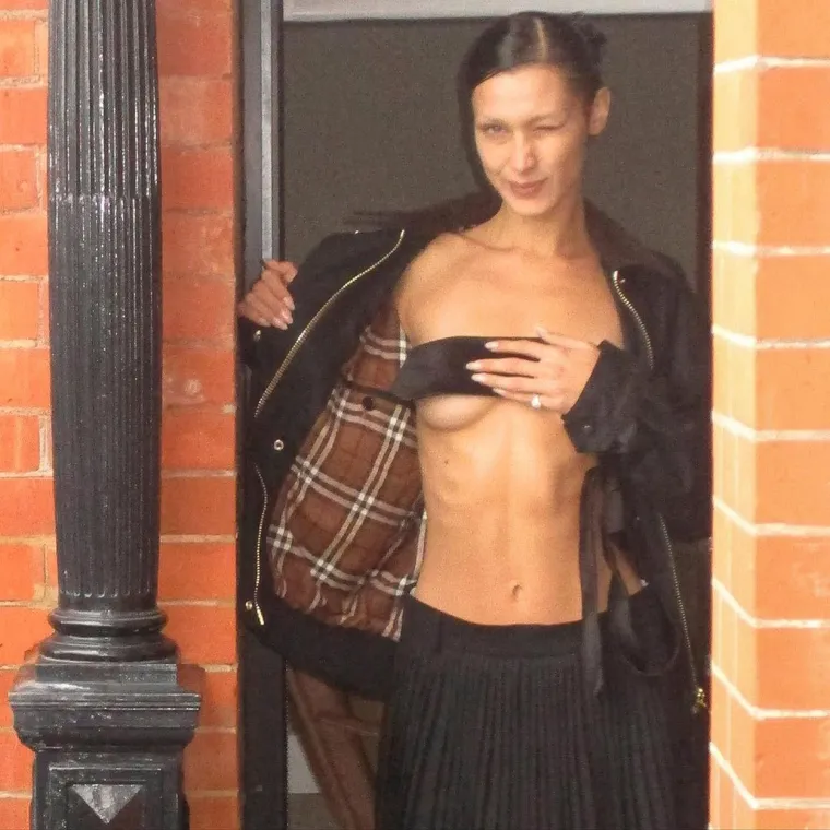 Bella Hadid je ukrala pozornost svojim toples fotografijama.