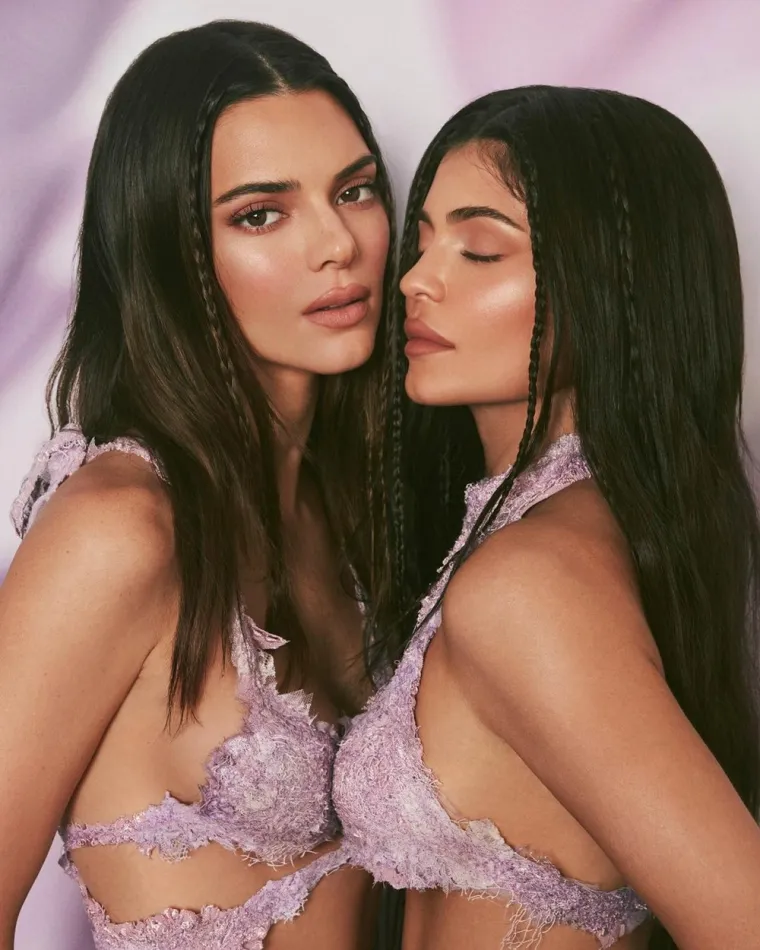 Kylie Jenner i Kendall Jenner snimile su vrlo vruću reklamnu kampanju.