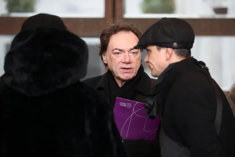 Ispraćaj Saše Zelepugina: Na Mirogoju je mnoštvo ljudi, brojne zvijezde jedna susprežu suze