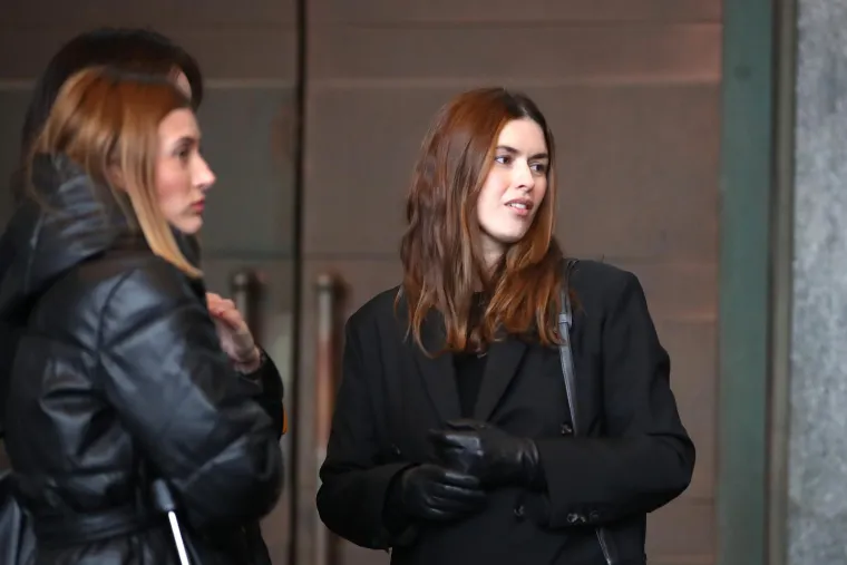 Ispraćaj Saše Zelepugina: Na Mirogoju je mnoštvo ljudi, brojne zvijezde jedna susprežu suze