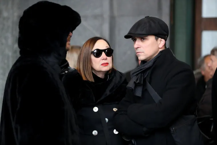 Ispraćaj Saše Zelepugina: Na Mirogoju je mnoštvo ljudi, brojne zvijezde jedna susprežu suze