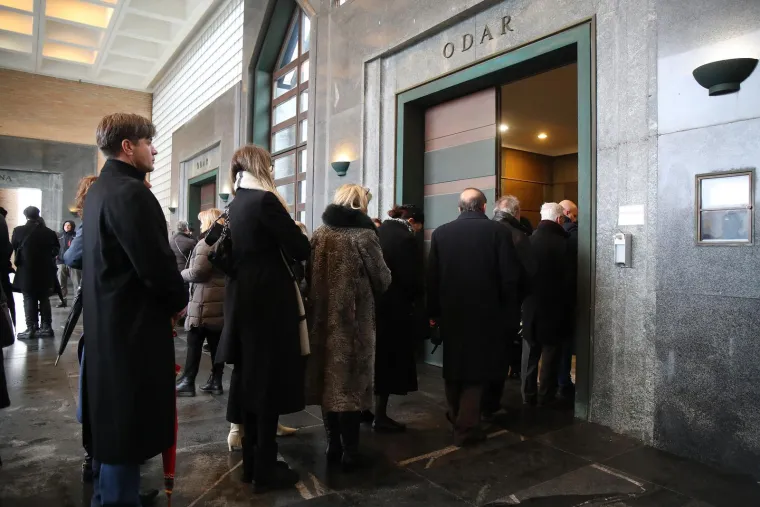 Posljednji ispraćaj Saše Zalepugina: Brojne poznate osobe i obitelj oprostili se od voditelja