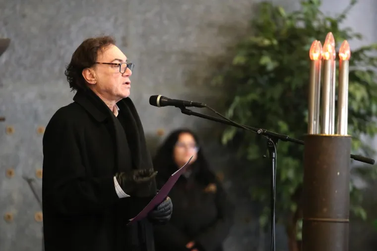 Posljednji ispraćaj Saše Zalepugina: Brojne poznate osobe i obitelj oprostili se od voditelja