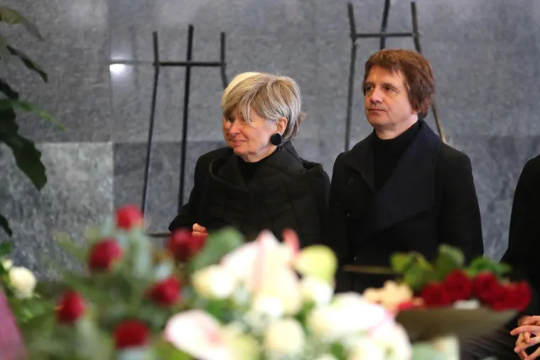 Posljednji ispraćaj Saše Zalepugina: Brojne poznate osobe i obitelj oprostili se od voditelja