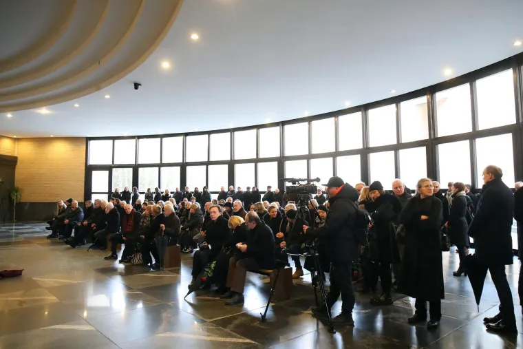 Posljednji ispraćaj Saše Zalepugina: Brojne poznate osobe i obitelj oprostili se od voditelja