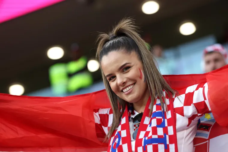 Brojimo sitno do ključne utakmice Vatrenih na SP-u: Pažnju privukao osmijeh vatrene navijačice