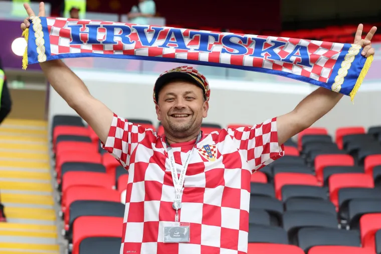 Vatreno je na stadionu: Hrvatski navijači su na tribinama, pogledajte prizore uoči ključne utakmice na&scaron;ih nogometa&scaron;a na Mundijalu