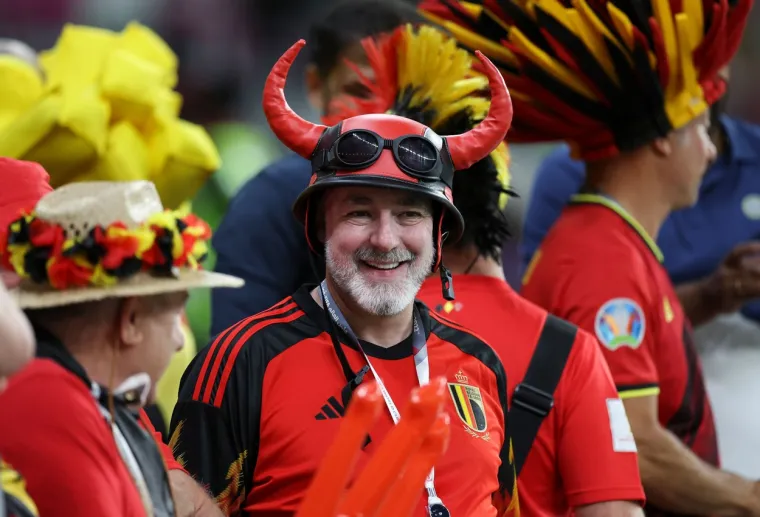 Belgijanci pokazali rasko&scaron; na tribinama: Poslali snažnu poruku, a jedan navijač &scaron;okirao maskom