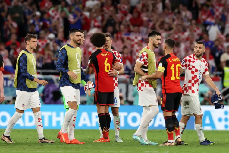 Ovako slave Vatreni: Pogledajte kako su Modrić i dru&scaron;tvo na terenu proslavili prolazak skupine