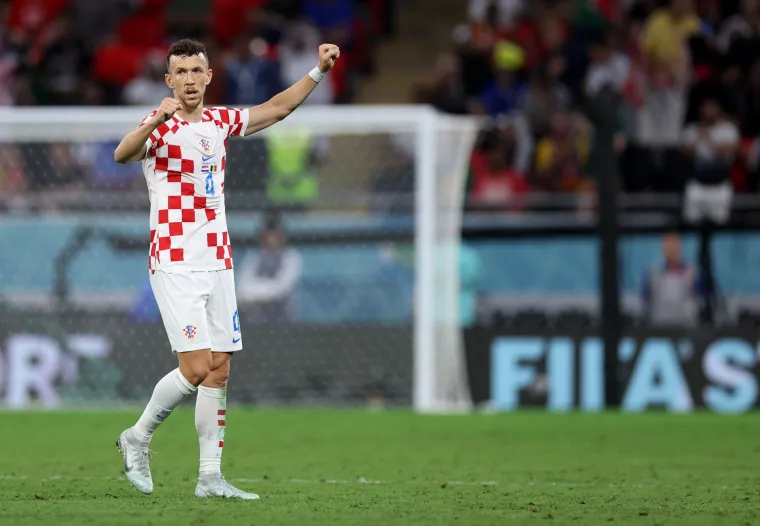 Ovako slave Vatreni: Pogledajte kako su Modrić i dru&scaron;tvo na terenu proslavili prolazak skupine