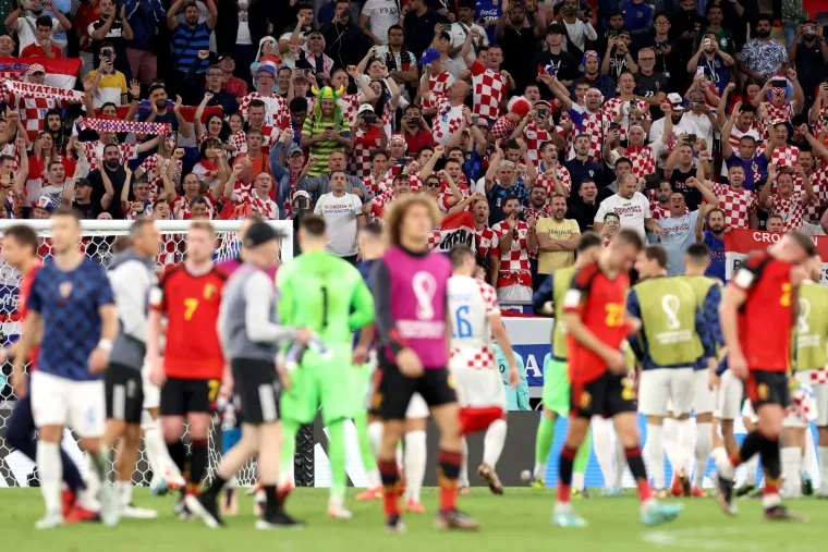 Ovako slave Vatreni: Pogledajte kako su Modrić i dru&scaron;tvo na terenu proslavili prolazak skupine