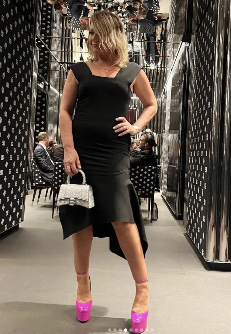Snježana Mehun ne izlazi iz ružičastih Versace 'bakandži', a minijaturnu torbu od 41.000 kn ne ispušta: I Cigi se zaljubio u  nju