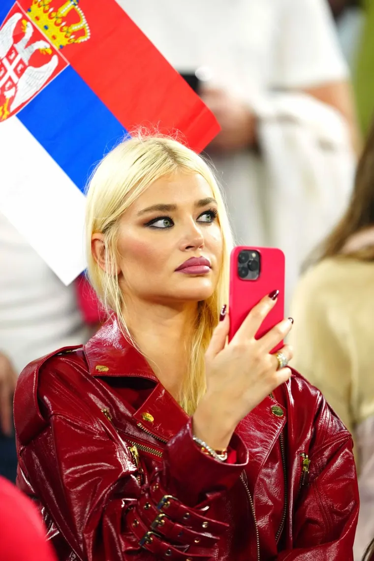 Djevojka srpske zvijezde ukrala sve poglede na tribinama: Kad se pojavila svi su gledali samo u nju