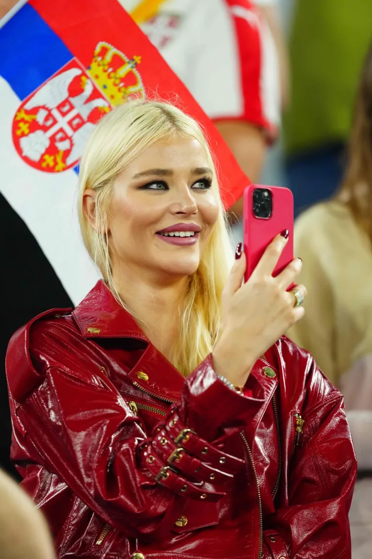 Djevojka srpske zvijezde ukrala sve poglede na tribinama: Kad se pojavila svi su gledali samo u nju