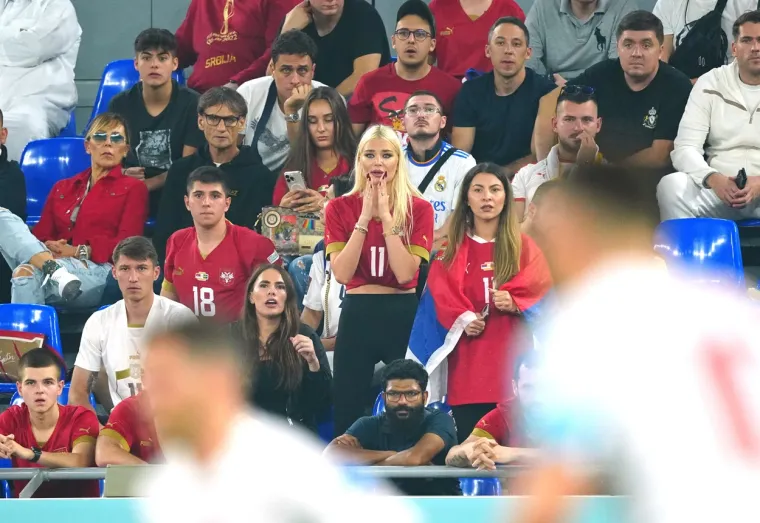 Djevojka srpske zvijezde ukrala sve poglede na tribinama: Kad se pojavila svi su gledali samo u nju