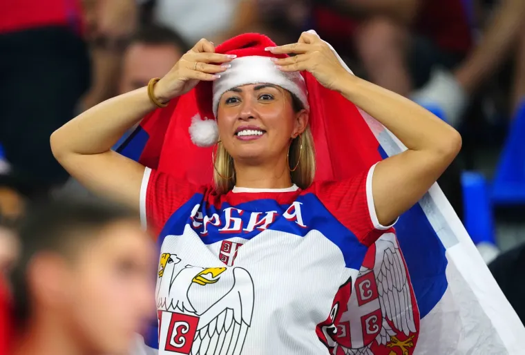 Djevojka srpske zvijezde ukrala sve poglede na tribinama: Kad se pojavila svi su gledali samo u nju