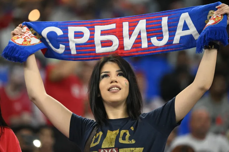 Djevojka srpske zvijezde ukrala sve poglede na tribinama: Kad se pojavila svi su gledali samo u nju