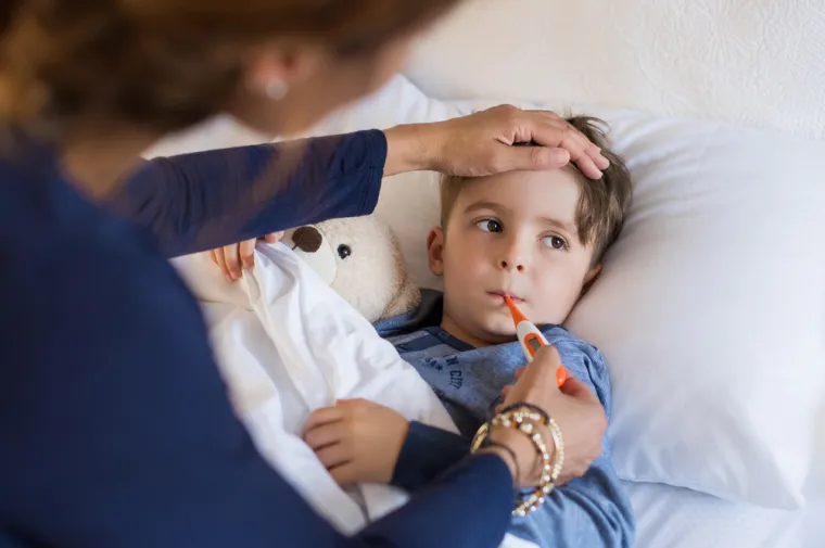 Znakovi upozorenja invazivne bolesti: Groznica (visoka temperatura iznad 38 C) i jaki bolovi u mišićima. Neophodna je hitna, rana medicinska pomoć. Agencija za zdravstvenu sigurnost Ujedinjenog Kraljevstva savjetuje: “Svatko s visokom temperaturom, jakim bolovima u mišićima, bolovima u jednom dijelu tijela i neobjašnjivim povraćanjem ili proljevom trebao bi odmah potražiti liječničku pomoć”.