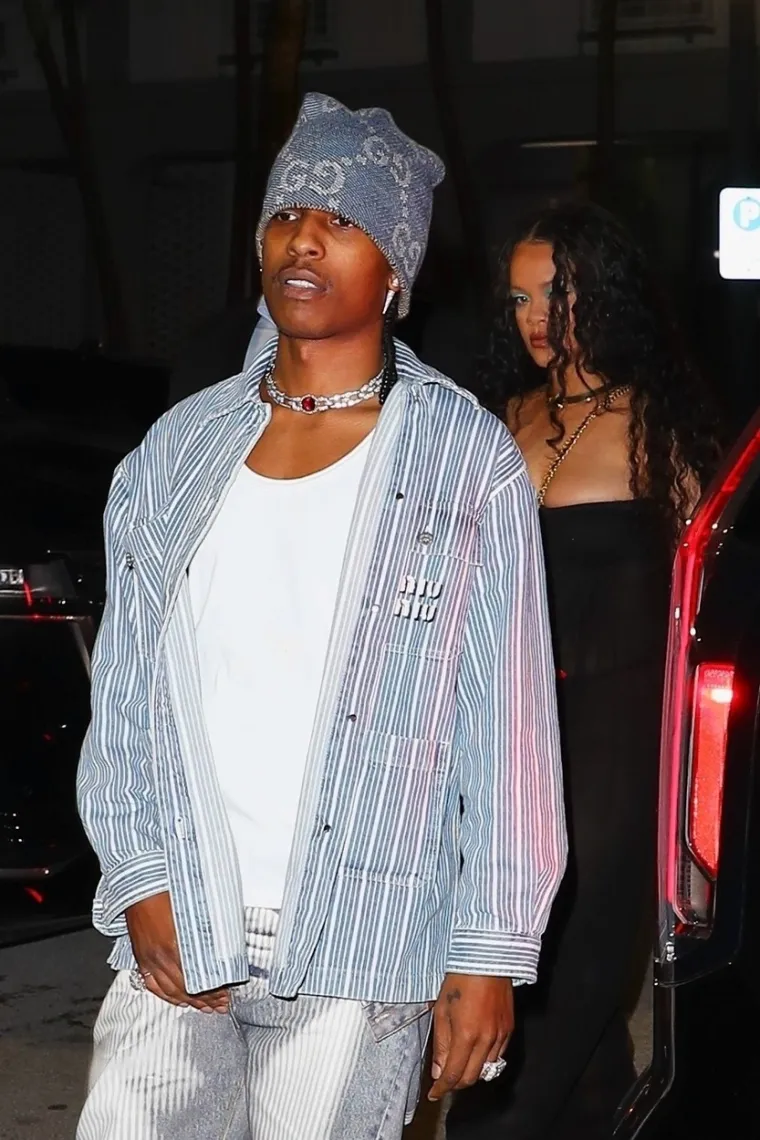 Ne čuva poglede samo za svog partnera: Rihanna u prozirnoj haljini otkrila svu raskoš svojih oblina
