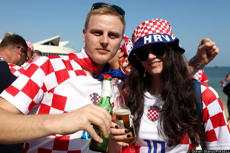 Hrvatska reprezentacija podijelila piva navijačima, nisu im smetale zabrane u Kataru
