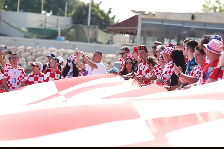 Hrvatska reprezentacija podijelila piva navijačima, nisu im smetale zabrane u Kataru