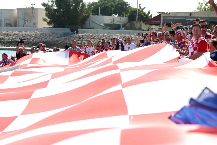 Hrvatska reprezentacija podijelila piva navijačima, nisu im smetale zabrane u Kataru