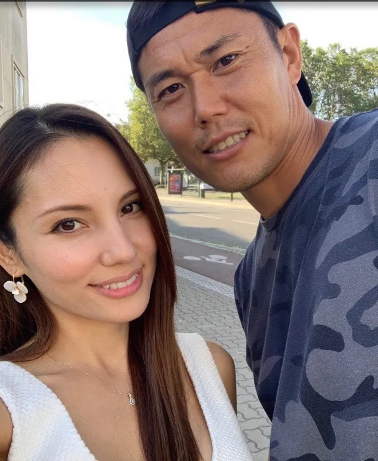Eiji Kawashima je vratar japanske reprezentacije, nešto je ipak malo manje misteriozan po pitanju privatnog života. Često na Instagramu podijeli fotografiju sa svojom boljom polovicom, no ni njezino ime nije poznato javnosti.