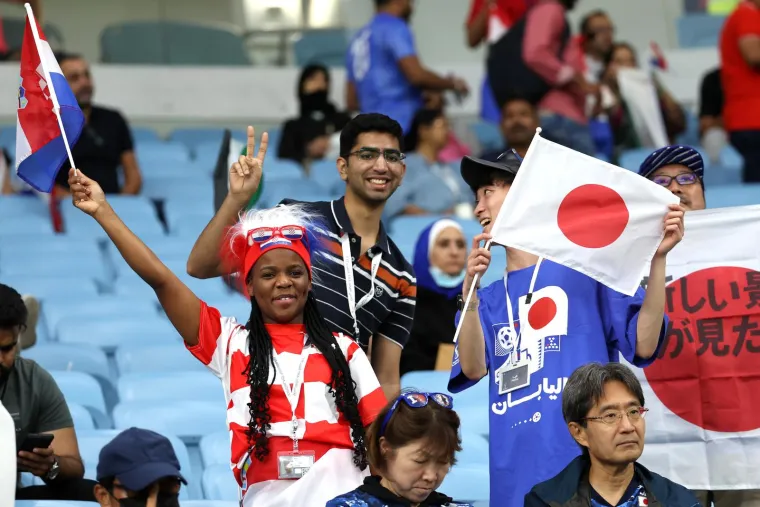 Navijači su spremni: Pogledajte atmosferu na stadionu uoči utakmice Hrvatske i Japana