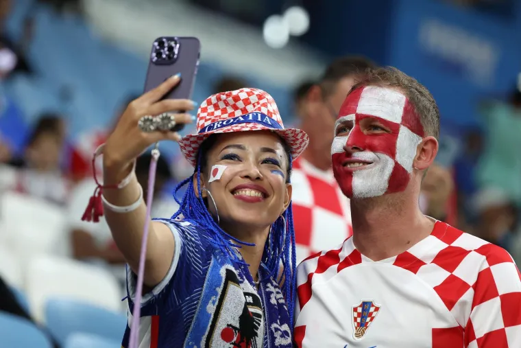 Navijači su spremni: Pogledajte atmosferu na stadionu uoči utakmice Hrvatske i Japana