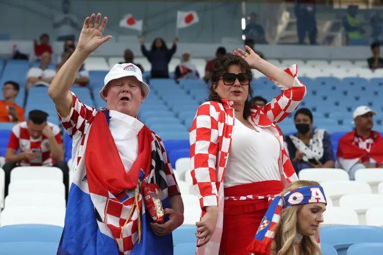 Navijači su spremni: Pogledajte atmosferu na stadionu uoči utakmice Hrvatske i Japana
