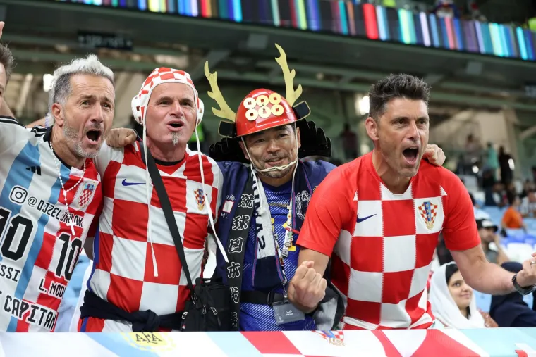 Navijači su spremni: Pogledajte atmosferu na stadionu uoči utakmice Hrvatske i Japana