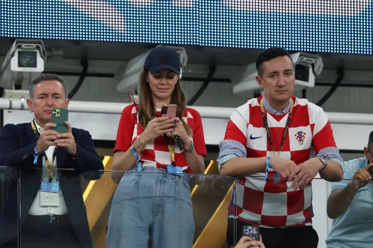 Andrej Plenković se ukazao u svečanoj loži: Evo u čijem društvu prati Vatrene, tamo je i Kolindin omiljeni nosač torbe