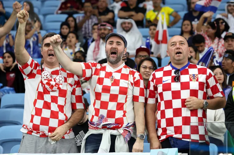 Andrej Plenković se ukazao u svečanoj loži: Evo u čijem dru&scaron;tvu prati Vatrene, tamo je i Kolindin omiljeni nosač torbe