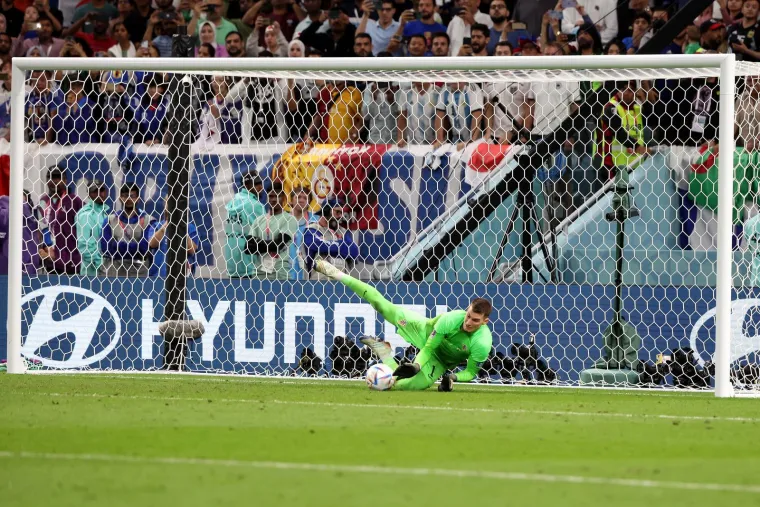 Vatreni u svom stilu do&scaron;li do četvrtfinala SP-a: Čudesni Livaković zaključao vrata i poslao Japance kući