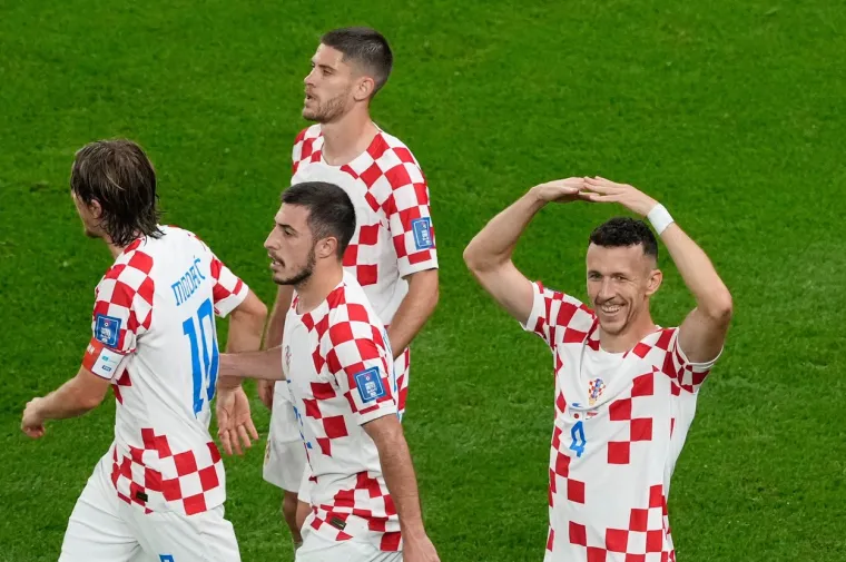 Pobjeda Vatrenih glasno odjeknula, provjerite &scaron;to pi&scaron;u na&scaron;i susjedi nakon okr&scaron;aja s Japanom: 'Hrvati ne mogu bez drame...'