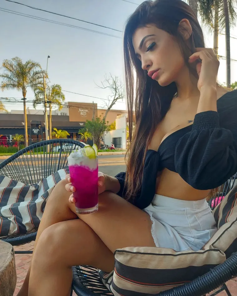 Prijeti da će u petak častiti fotkama na kojima je gola i vrlo raspoložena, ali pitat će se i nas Hrvate tu ne&scaron;to