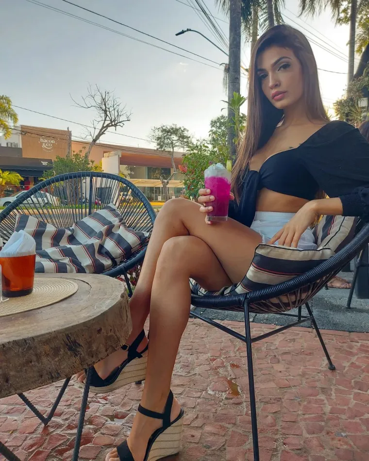 Prijeti da će u petak častiti fotkama na kojima je gola i vrlo raspoložena, ali pitat će se i nas Hrvate tu ne&scaron;to