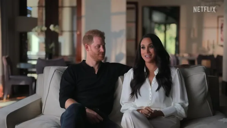 U novom traileru za Netflixov dokumentarac o raspadu odnosa princa Harryja i Meghan Markle, vojvoda od Sussexa, i britanske kraljevske obitelji na čelu s kraljem Charlesom. U njemu se postavlja pitanje koje zanima cijeli svijet, a radi se o njihovom odlasku od royalsa. “Stvarno je teško sada se osvrnuti na to i objasniti što se to, zaboga, dogodilo&quot;, rekli su supružnici pred kamerama.

