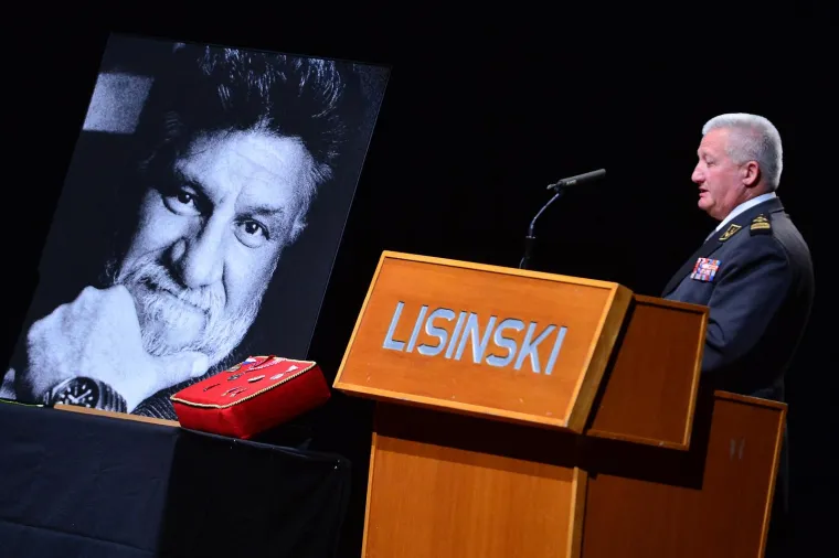 Za Praljka je Miljavac rekao da je zadužio Hrvatsku dugom koji više nitko ne može vratiti. &quot;Branio je čast vojske na čijem je čelu bio. Završio je tri fakulteta i pokazao da se ne zadovoljava prosječnošću. Imao je snažnu ličnost i čeličnu volju. Vrlo brzo se nametnuo kao vođa, iako bez formalnog vojnog znanja. Osobine dobrog vojskovođe je pokazao u operaciji Lipanjska zora. Suđenje u Haagu nije bila poštena bitka. Učinio je potez dostojan najhrabrijih vojskovođa. Demonstrativno je odbacio presudu. Praljak uvijek pobjeđuje. Generale i prijatelju, ponovno si zadužio Hrvatsku dugom koji više nitko ne može vratiti.&quot;