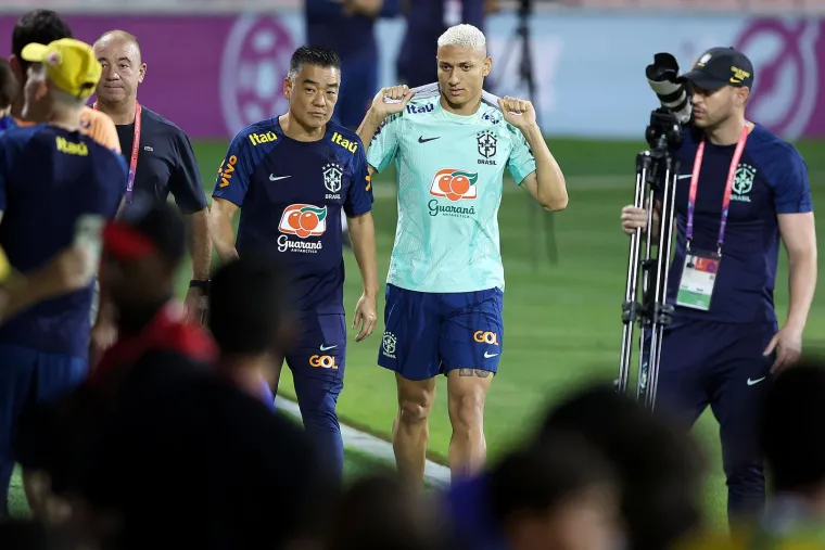 Ovako je izgledao trening Brazilaca nakon pobjede kojom su osigurali okršaj s Hrvatskom, pojavila se i misteriozna ljepotica