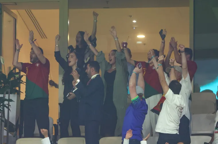 Pogledajte što je Ronaldova partnerica, prelijepa Georgina, radila u svečanoj loži dok je Cristiano prolazio kroz 'pakao'