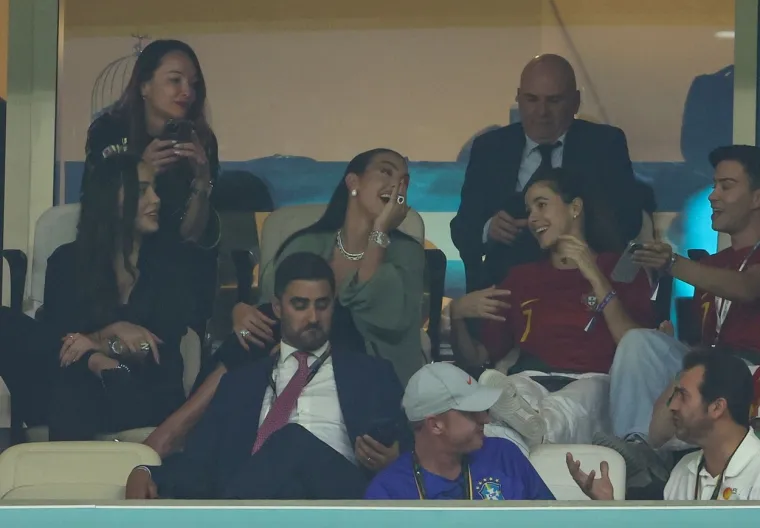 Pogledajte što je Ronaldova partnerica, prelijepa Georgina, radila u svečanoj loži dok je Cristiano prolazio kroz 'pakao'
