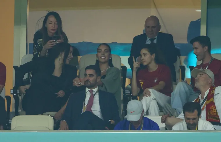 Pogledajte što je Ronaldova partnerica, prelijepa Georgina, radila u svečanoj loži dok je Cristiano prolazio kroz 'pakao'