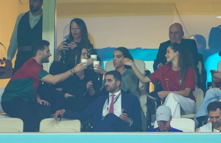 Pogledajte što je Ronaldova partnerica, prelijepa Georgina, radila u svečanoj loži dok je Cristiano prolazio kroz 'pakao'