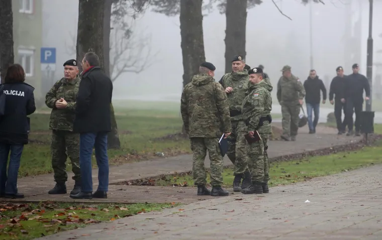 Vojna policija ogradila mjesto pada MiG-a u Voćinu: Poznato zdravstveno stanje pilota